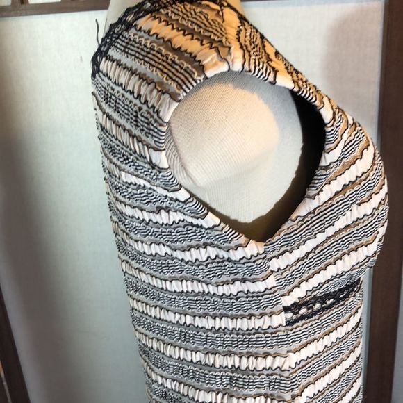 Rabbit Rabbit Rabbit stretchy/lace accents, sleeveless, business casual, comfort - Picture 4 of 14